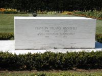 ROOSEVELT, Franklin & Eleanor - Gravesite
Franklin D. Roosevelt National Historic Site, Hyde Park, Dutchess, New York, USA
